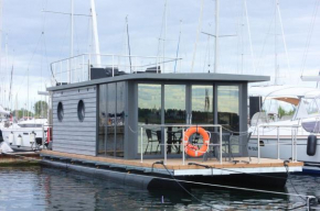 Hausboot Fjord Lacerta mit Dachterrasse in Wendtorf in Wendtorf